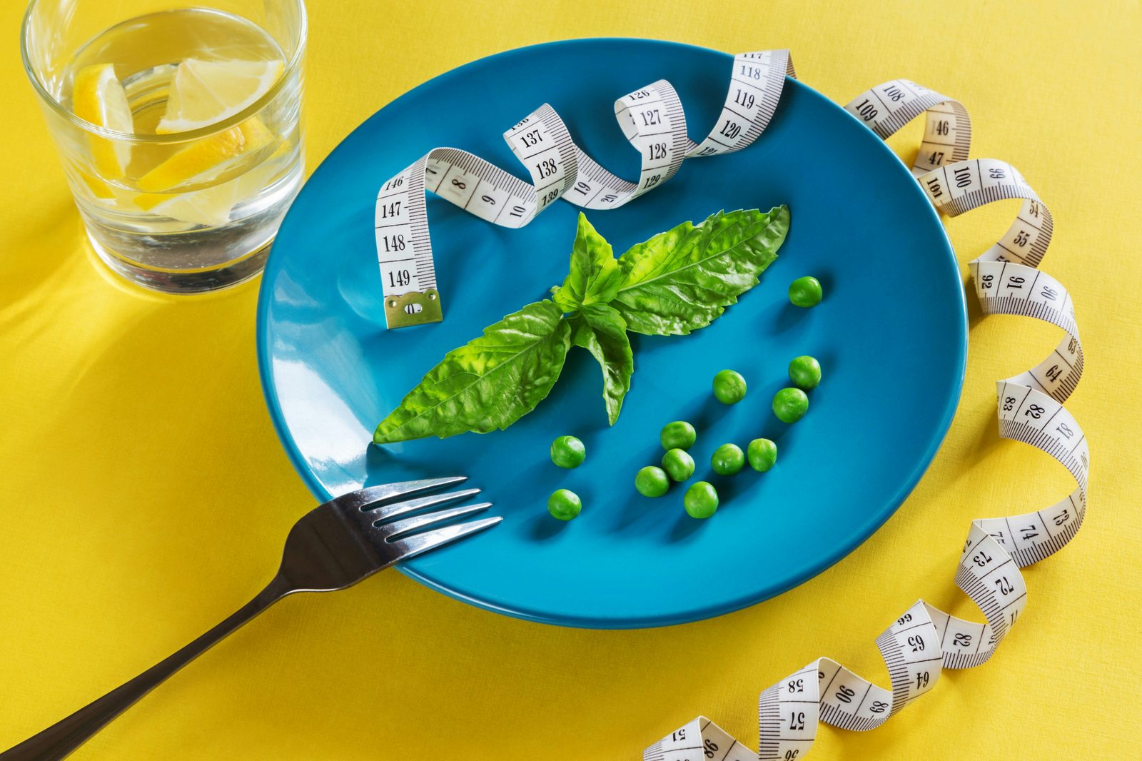 Small portion plate with tape measure, representing intermittent fasting versus calorie counting